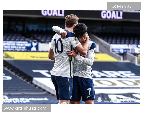 足球明星亲自赠送球裤高清图片分享尽显运动魅力与时尚风范 足球明星亲自赠送球裤高清图片分享尽显运动魅力与时尚风范