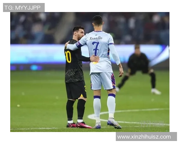 中外足球明星的辉煌成就与影响力对比分析